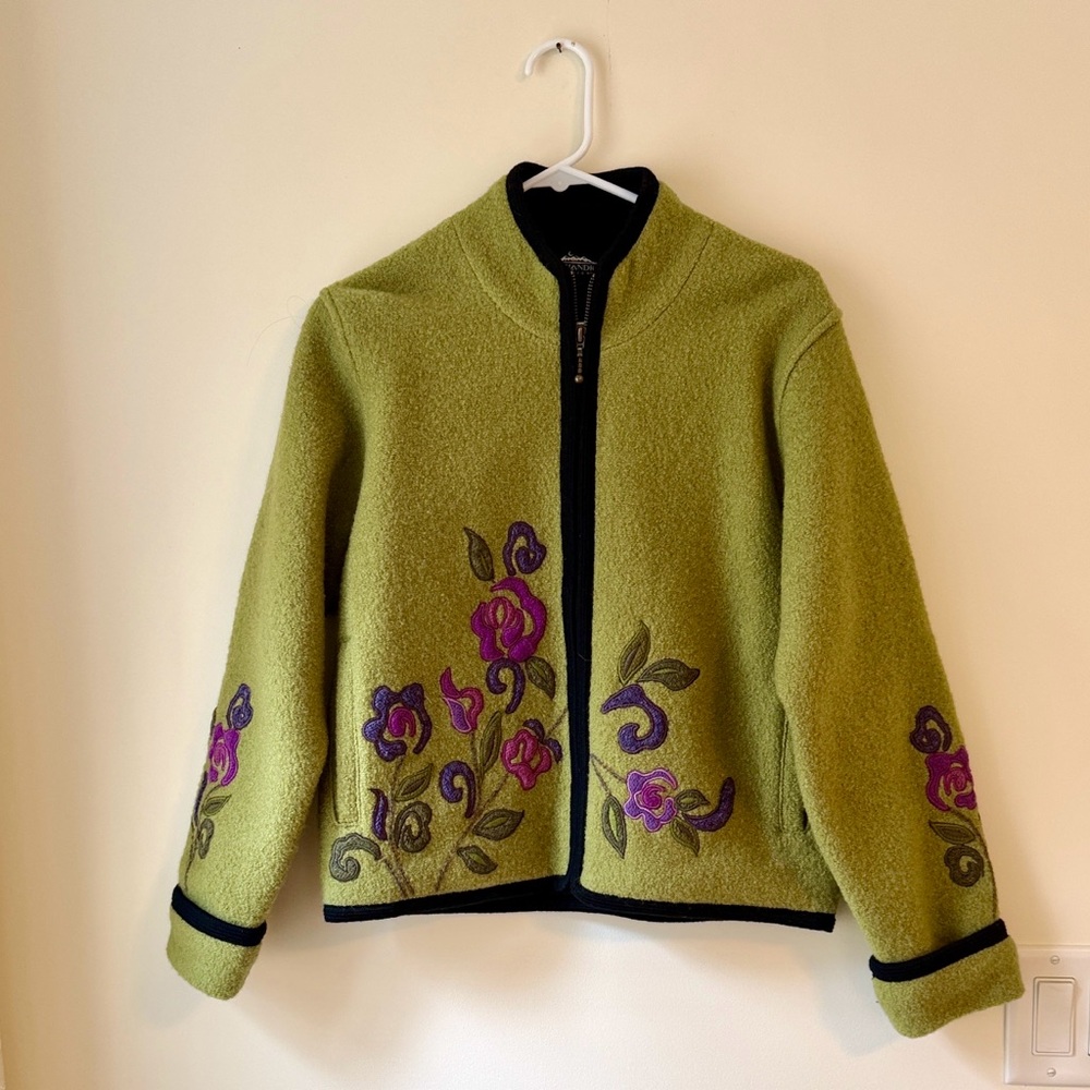 Y2K Icelandic Design 100% Wool Embroidered Jacket Apple Green Floral Size S